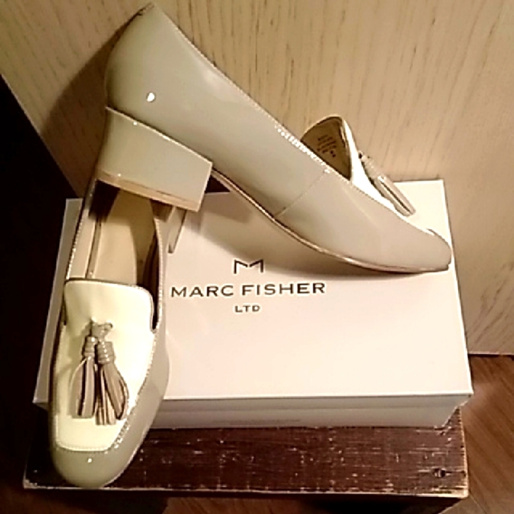 Marc Fisher Patent  Leather Loafers with Tassel Detail Sz 8